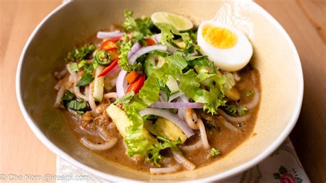   Laksa Penang: ¿Un Caldo de Fuego Que Abraza tu Alma?